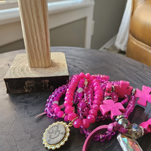 SANDRA LING BEAUTIFUL DESIGNER PINK Beaded Bracelet Set . Woiden custom tower! - Picture 3 of 3